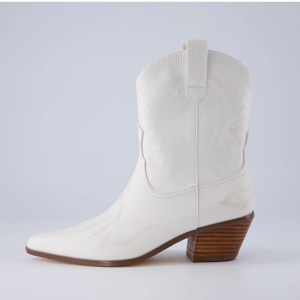 Cushionaire White Western Cowboy Ankle Boots Pointed Toe Block Heel Faux Leather
